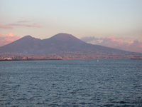 La baie de Naples et le Vésuve.(Photo: Massimo Finizio/ sous licence <em>Creative Commons</em>)