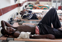 Malades à la Polyclinique de Budiriro à Harare, le 1er décembre 2008.(Photo : Philimon Bulawayo/Reuters)