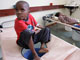Un enfant atteint de choléra, à la clinique Budirio de Harare. L'épidémie aurait déjà fait au moins 565 victimes.(Photo : Reuters)