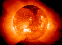 L'énergie solaire provient de la fusion nucléaire de noyaux d'atomes d'hydrogène qui se produit au cœur du Soleil.© Nasa