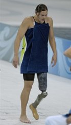 La Sud-Africaine Natalie Du Toit après sa victoire sur 50m nage libre des jeux Paralympiques de Pékin, le 14 septembre 2008