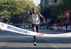 Sammy Kitwara lors de sa victoire aux 20 km de Paris, le 12 octobre 2008