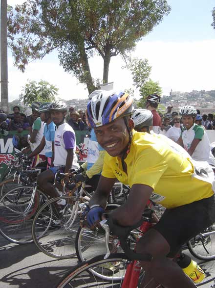 Jean de Dieu Rakotondrasoa durant le Tour de Madagascar 2004.(Photo : Christophe Jousset/RFI)