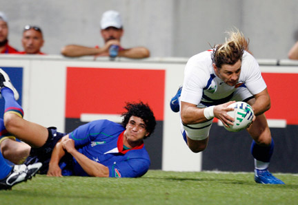 Cédric Heymans marque le premier essai français de la partie.(Photo : Reuters)