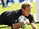 Le Néo-Zélandais Nick Evans inscrit un essai face aux Portugais, le 15 septembre à Lyon.(Photo: Reuters)