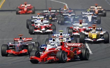 C'était en 2007&nbsp;! Premier virage après le départ du Grand Prix de Melbourne...(Photo : AFP)