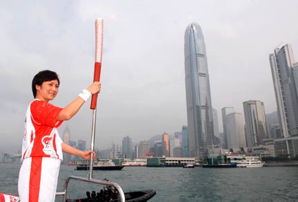 Retour de la flamme olympique à Hong Kong en Chine ce 2 mai.(Photo : Reuters)