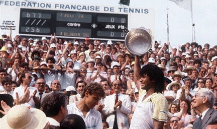Yannick Noah, vainqueur de Roland Garros en 1983, face au suédois Mats Wilander.(Photo: AFP)