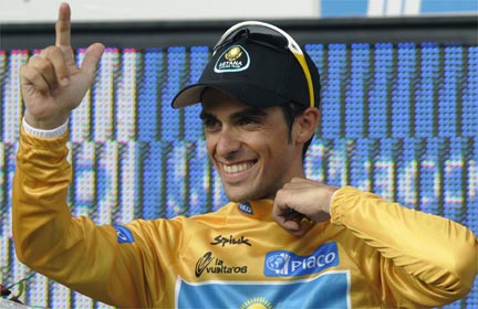 Alberto Contador fête sa victoire sur la Vuelta.(Photo : Reuters)