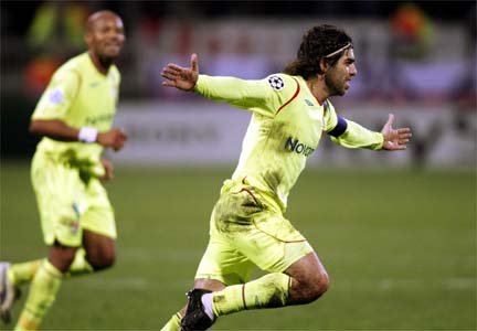 Juninho a encore frappé sur coup-franc.(Photo : Reuters)