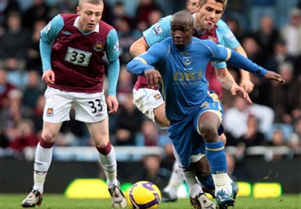 Lassana Diarra sous le maillot de Portsmouth.(Photo : AFP/Leon Neal)