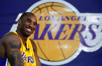 L'arrière des L.A. Lakers Kobe Bryant prêt pour la défense du titre. (Photo: Reuters)